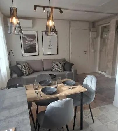 Apartment Sunny Handmade Home. Wi-fi, A/c & Free Parking *