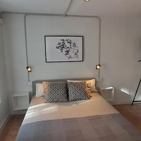 Apartment Sunny Handmade Home. Wi-fi, A/c & Free Parking *